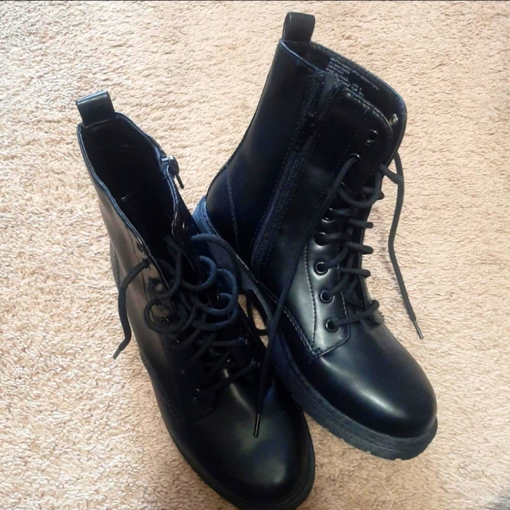 Combat boots